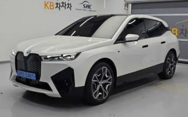 수원중고차시세표 iX M60 매물 사진 20 - 2023/11 38,579km